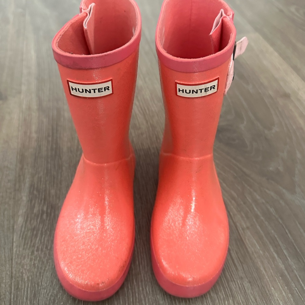 KIDS Hunter rain boots in glitter pink.